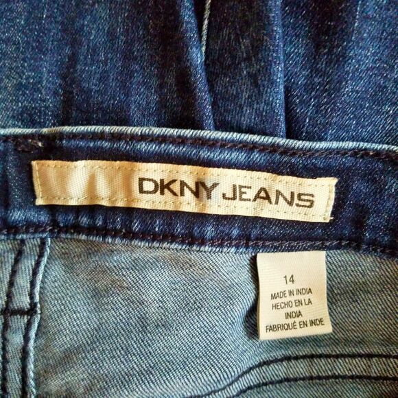DKNY Jeans Women’s 14 Straight Cropped Blue Stonewash Stretch Denim 32x26 - Picture 4 of 5